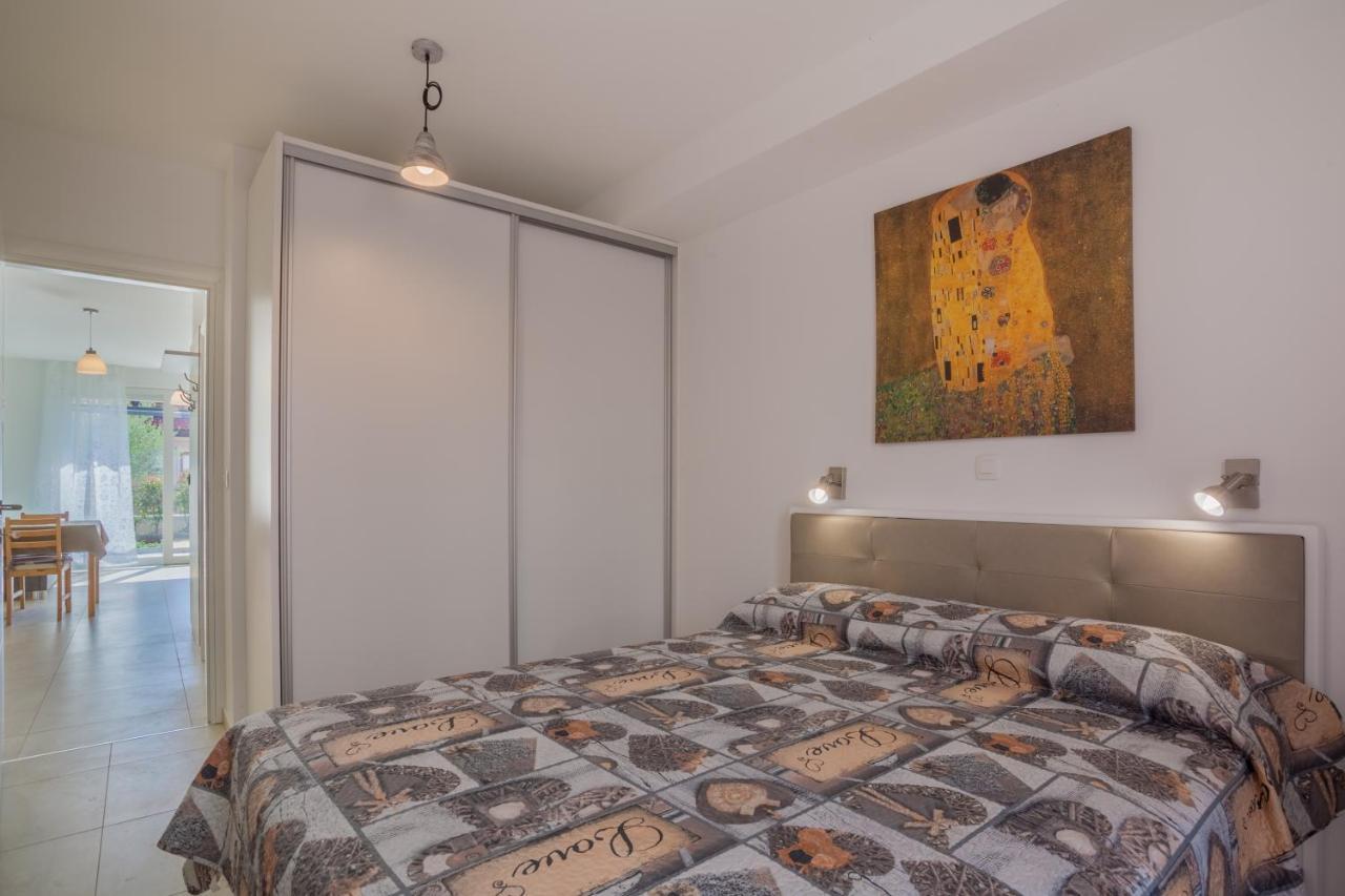 Apartman Madonnina Cres Exterior foto
