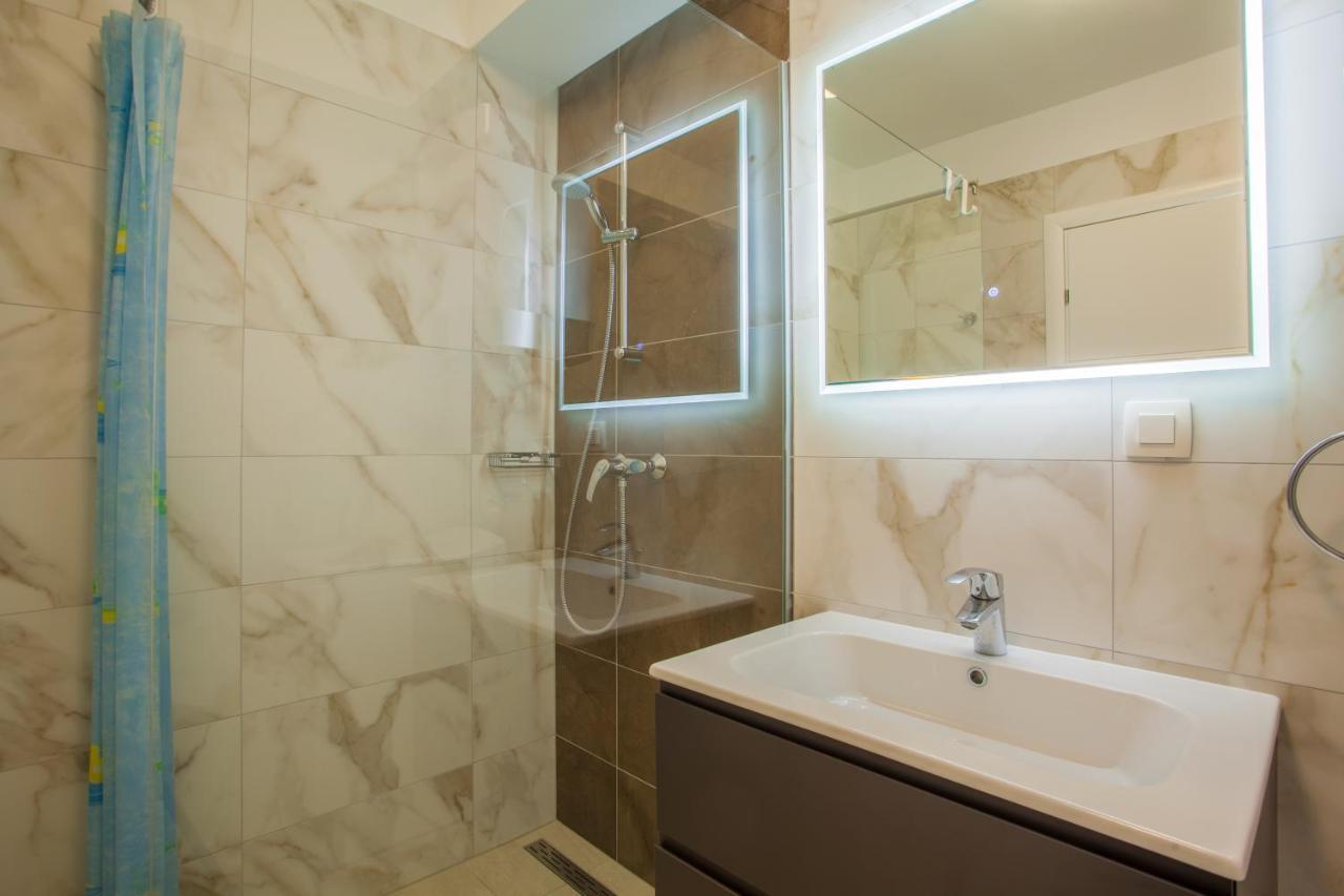Apartman Madonnina Cres Exterior foto